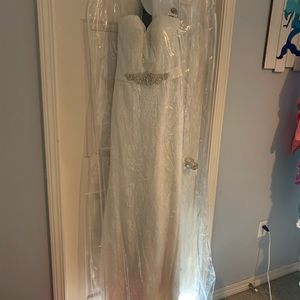 A line wedding gown